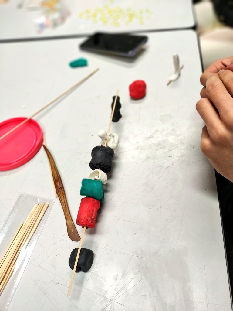 LorenaLpzMdz's tweet image. Repensar lo que #comemos, cómo se comporta nuestro #cuerpo, cómo podemos llevar una #vidasaludable, hacía dónde queremos llegar. La técnica es una excusa para crear el #concepto a trasmitir. No nos interesa lo bonito sino el #mensaje #Diseño #artetransversal @FaculEDUAM