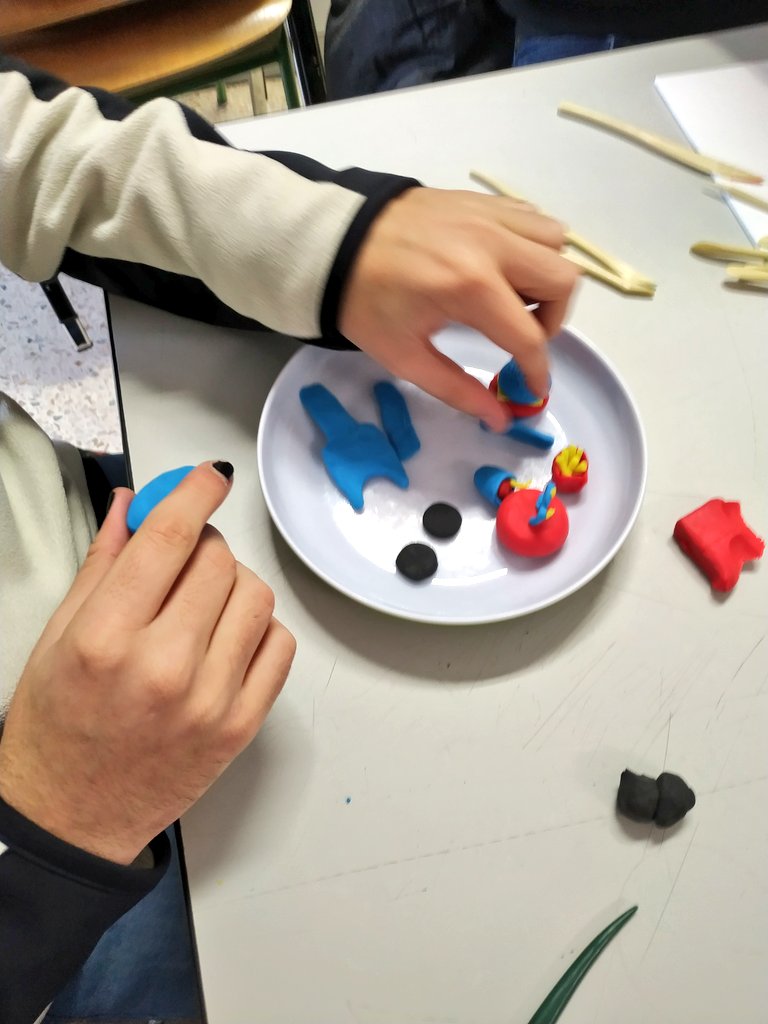 LorenaLpzMdz's tweet image. Repensar lo que #comemos, cómo se comporta nuestro #cuerpo, cómo podemos llevar una #vidasaludable, hacía dónde queremos llegar. La técnica es una excusa para crear el #concepto a trasmitir. No nos interesa lo bonito sino el #mensaje #Diseño #artetransversal @FaculEDUAM