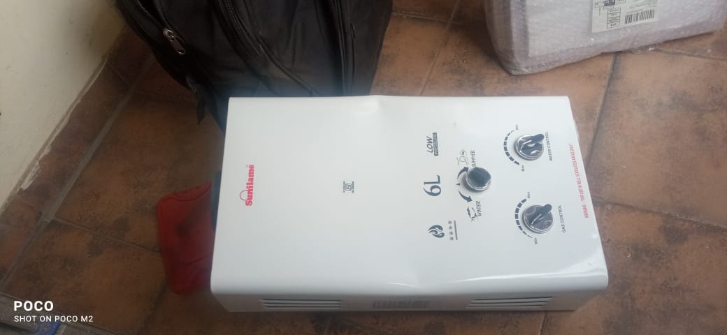 gjain1981's tweet photo. I bought a sunflame gas gyser on Feb 7 but due to some emergency I couldn't install. Yesterday, I made a request for installation and sunflame technician visited my place. When he open the sealed box, the product found damage .Now, neither seller nor company is ready to replace. https://t.co/paiKg8Xm04