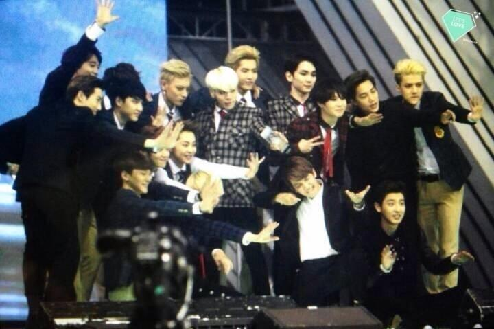 DYOcolateMint's tweet photo. #shineexo #SHINee #EXO https://t.co/d8O0cfh7h6