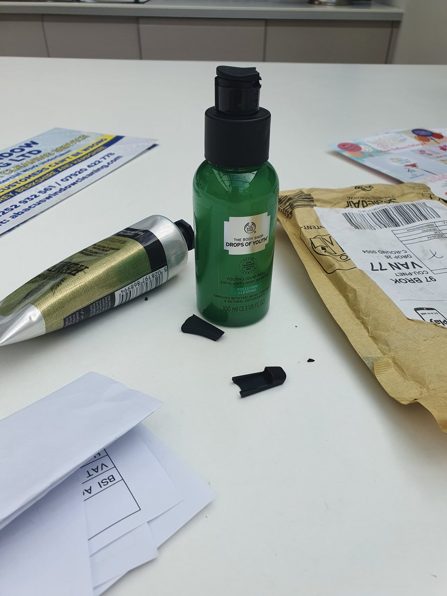 MJTT55's tweet photo. Disapointed with @TheBodyShopUK delivery this morning! Broken dispenser! https://t.co/81hPeHb97L