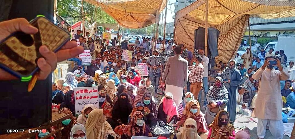 Faiz_Chhalgri's tweet photo. Recruitment of headmasters/headmistress is key component of successful policy implementation by world bank. These educated female headteachers are protesting for justice at KPC.
#JusticeForHeadteachers https://t.co/qFMwwjmzfp
