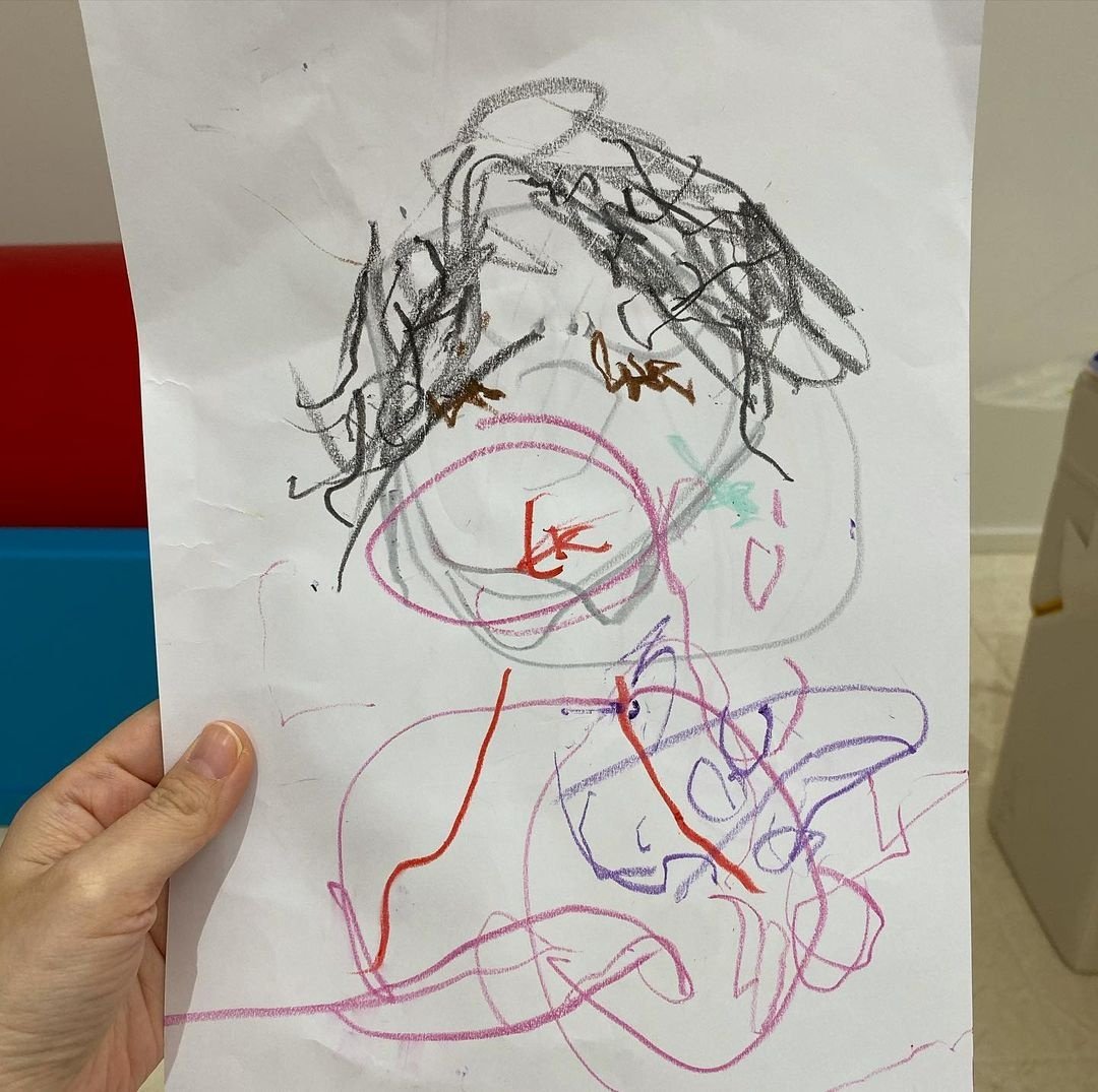Seoul_ItalyBTS's tweet photo. #Instagram📷 | @BTS_twt @sonsungdeuk #JIMIN
L'artista dietro uno dei disegni usati nel segmento/gioco del #BTS_WinterPackage☺️🥰
Fonte: https://t.co/50YZ6Icif1
#MOA, il figlio del coreografo dei #BTS💜 https://t.co/bNHlhX8izb