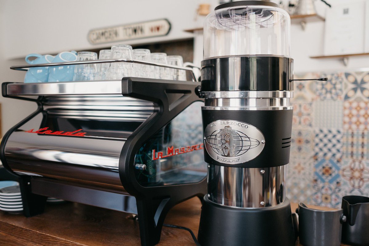 Camden_Coffee's tweet photo. Sin ellos no somos nadie😍🤎☕️🤎
#CamdenCoffeeRoasters
#solobuencafe #coffee #cafe #coffeeroaster #cafedeespecialidad #lamarzocco #coffeeshop #ventaonline #coffeeaddict #coffeelovers #cafemadrid #baristalife #roastingtime #coffeeroast
#roasterdaily #tiendadecafe #connectroasters https://t.co/mRuoO45tKw