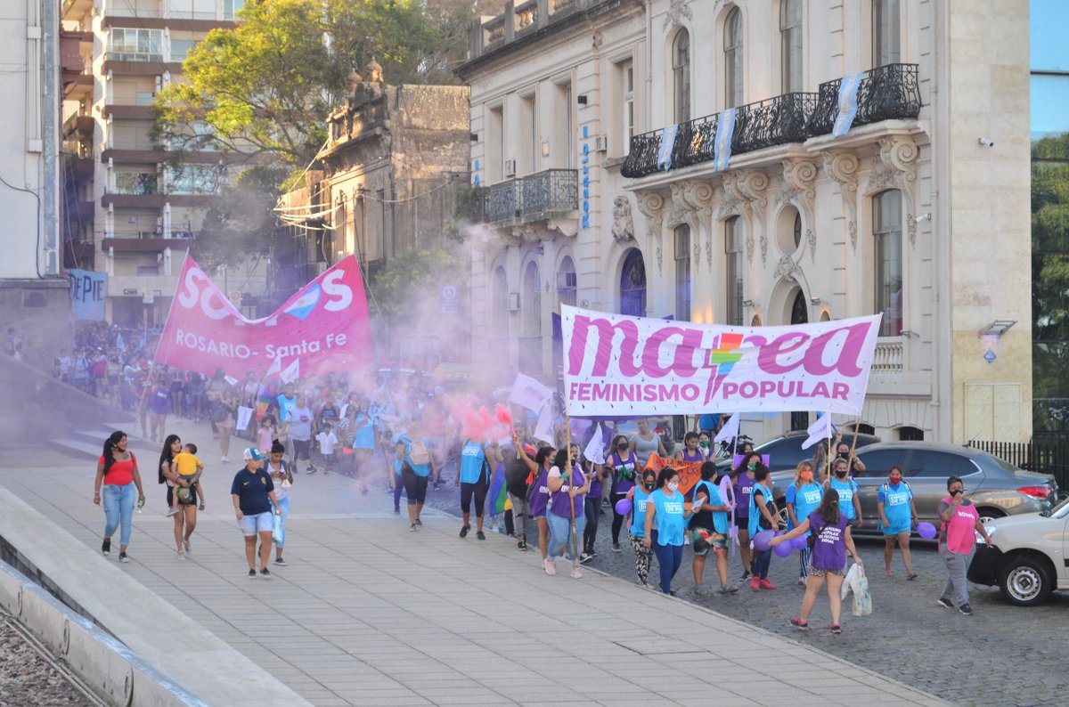 SomosRosario1's tweet photo. #8M Marcha por el día internacional de la mujeres.
#ParamosElMundo https://t.co/4qi3sDZZPY
