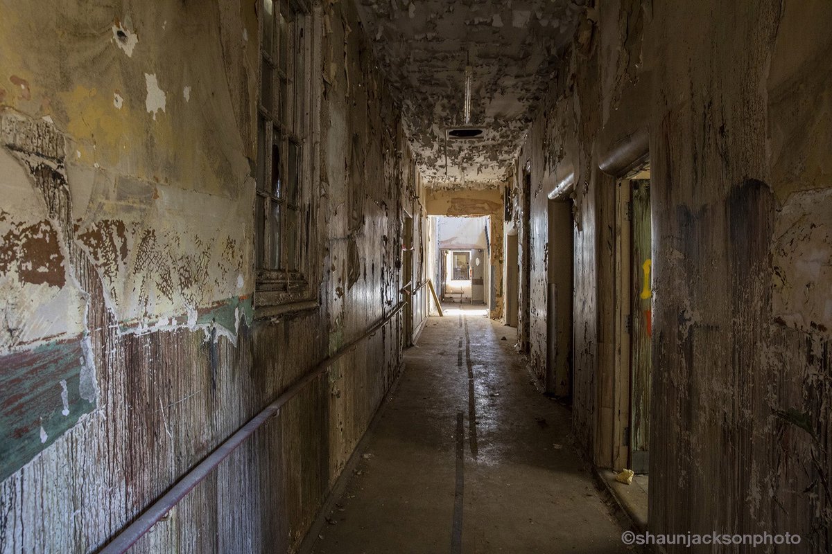 shaunjackphoto's tweet photo. One of the many long corridors at the Louise Margaret Hospital in Aldershot. Photographed for Grainger Plc in September 2019 before renovation started by Weston Homes. #graingerplc #westonhomes #wellesley #aldershot #rushmoor #photographer #renovation #urbex #savethedecay https://t.co/WVTo9rfXt9