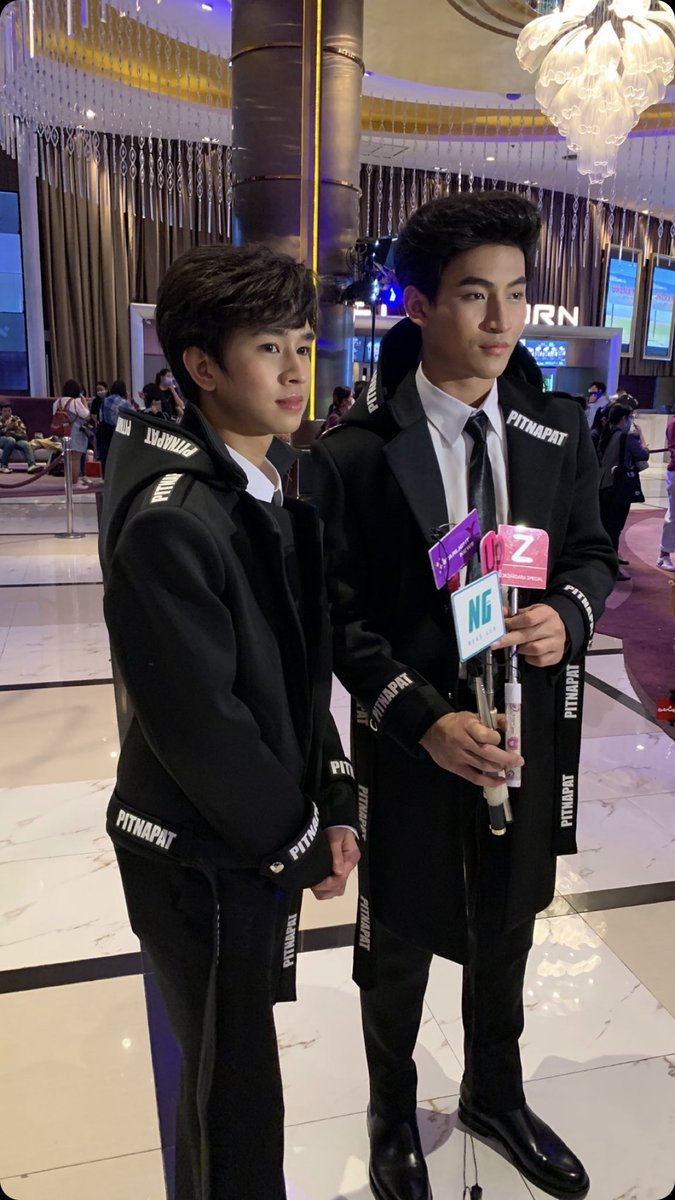 softforsomeone's tweet photo. ไมค์มันหนัก พี่โอห์มถือเองครับๆ  #โอห์มฟลุ้คฟีเว่อร์2020 https://t.co/qd3Dqe7ZEX