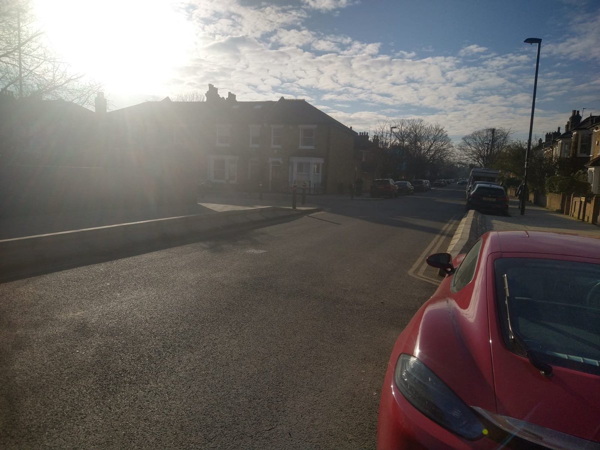 lizzieloos's tweet image. also note the sympathetic response from the local councillor - who was up in arms about Manor Lane this morning - this was Manor Lane at 8.05 am ..... #whereisthelogic #whomattersmore #disappointed