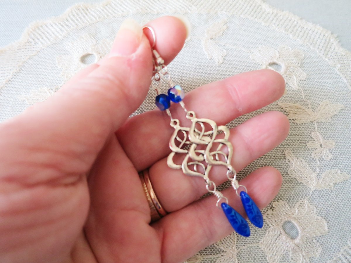 LovesVintage43's tweet photo. #freeshipping #vintagestyle #artnouveau Czech Glass Rose Bead &amp; Celtic Knot Earrings #handmade by me Pierced/Clip 💙#Amazon #AmazonHandmade #womaninbiz #MHHSBD #TheCraftersUK #CraftBizParty #onlinecraft #uksmallbiz #shopsmall #ukcraft #madeinukday #ROSE  https://t.co/UY7DWvekgS https://t.co/OHL6OXmR8M