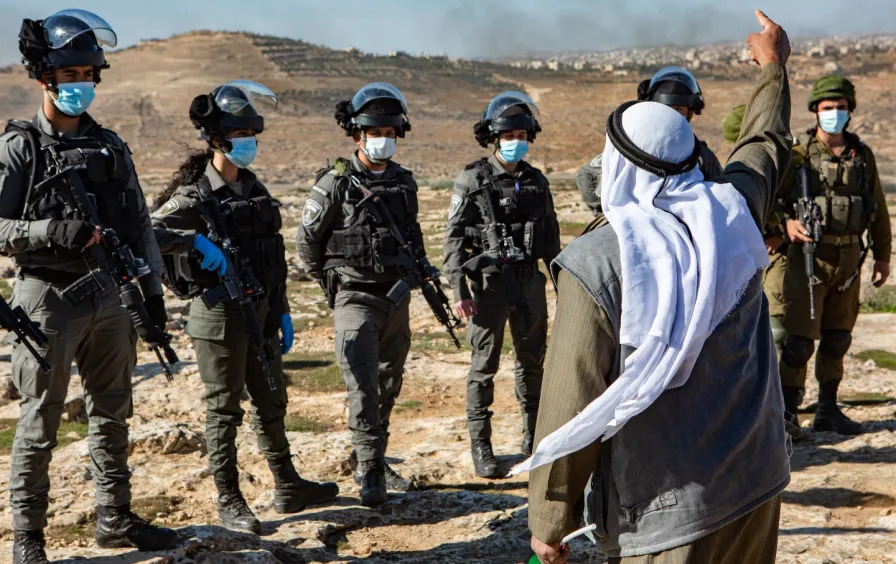 Pbi_Fr's tweet photo. N'est-il pas temps d'#arrêter vos #crimes?

Les forces d’#occupation israéliennes #continuent d’#attaquer les #agriculteurs #palestiniens et de les #harceler sans autre raison que pour les forcer à #quitter leurs #terres. https://t.co/HIIHxRCwCU