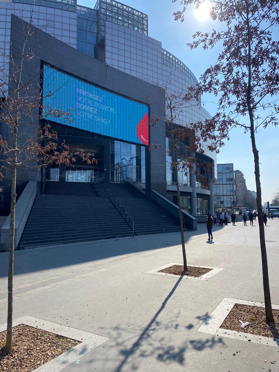 operadeparis's tweet photo. #DonDuSang
Dernier jour pour donner votre sang avec l'@EFS_dondesang à l'Opéra Bastille en compagnie des musiciens de l'Orchestre de l'Opéra de Paris.🎶   
https://t.co/LpzI6rcgIa https://t.co/6KaJaiZJWD