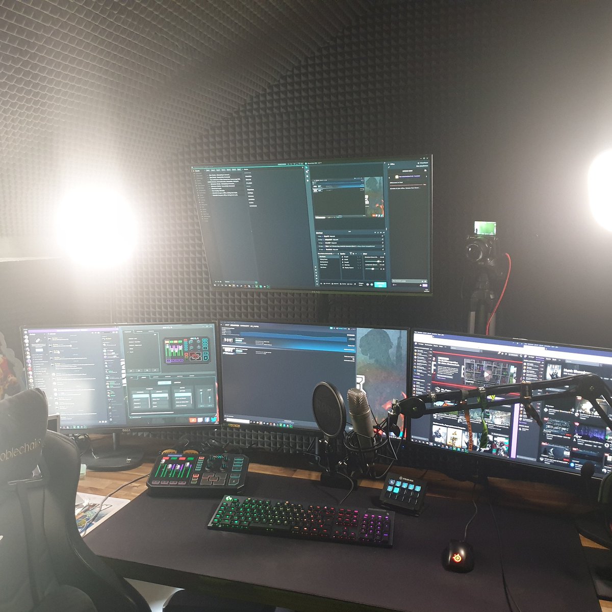 So kann man sein Geburtstag auch feiern. Erstmal neue Tastatur bekommen #logitechg815 und die muss ich jetzt erstmal warm spielen
<a href="/LogitechGDE/">Logitech G DE 🇩🇪 🇦🇹 🇨🇭</a>