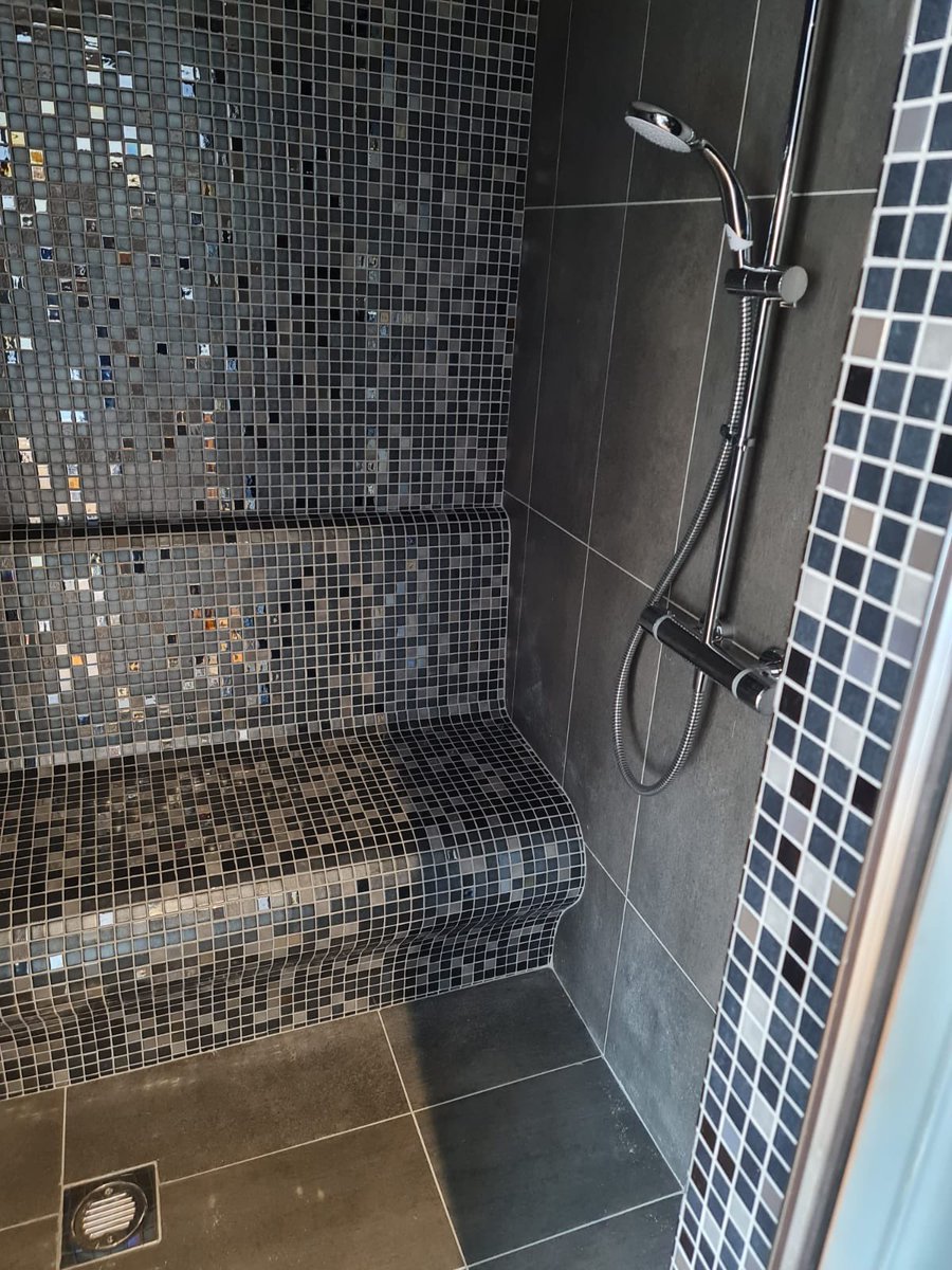 PoolsSmart's tweet image. New steam room installation completed #steamroom #swimmingpooldesign