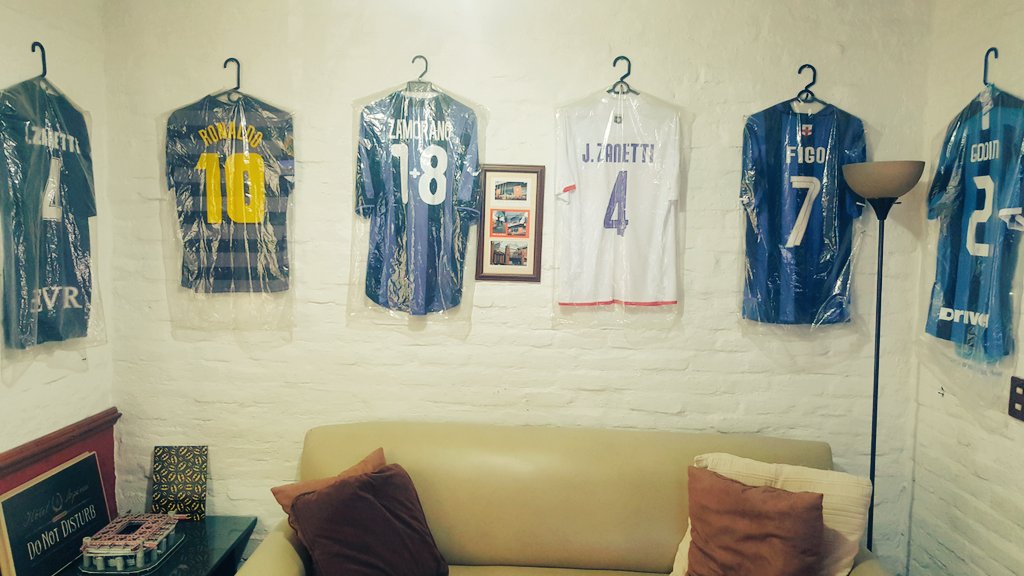 nassifm10's tweet photo. Te amarémos toda la vida. Tanti Auguri, Buon Cumpleanno, Feliz Cumpleaños, Happy Birthday. #113anni #Inter @Inter @Inter_es @Inter_en #FORZAINTER https://t.co/Vq5dXFJf0N