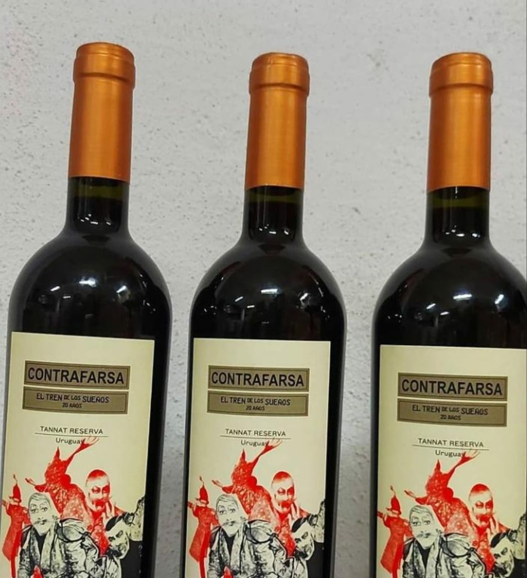 ContrafarsaOk's tweet photo. @ContrafarsaOk tiene su vino y es Tannat Roble Cosecha 2018 de Finca Giacobbe. La partida es limitada y numerada, cada botella es única.
** Pedilo Aquí **
➡️ 091035924
➡️ Local 9 Galería Colón
➡️ Sabores Naturales
➡️ Supermercado Frigo (Sayago)
#vinouruguayo #contrafarsa https://t.co/wdyKPj4xdy
