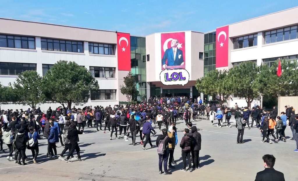 Aynen sosyal mesafe var aynen. #İstifaEdiyorum