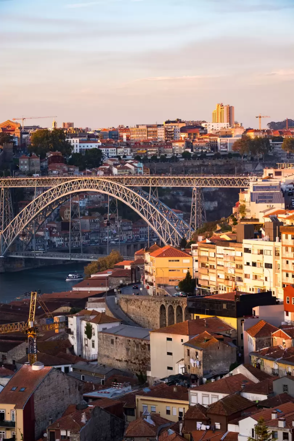 #Lisbon #Porto #friendliestcities 🇪🇺🇵🇹🏘️🙂 The friendliest cities in Europe - The readers of Condé Nast Traveller have chosen the places with the #smiliest, most #welcoming people in #Europe and both Lisbon and Porto are in the top 5. cntraveller.com/gallery/friend…