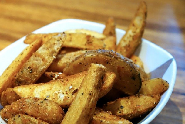 epicuruscom's tweet image. Fried Potato Fingers - epicurus.com/food/recipes/f…