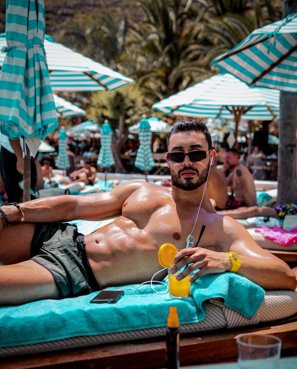 andreacandrew's tweet photo. How I miss this place! 😞#nammos #mykonos https://t.co/2FjuIwU6lL