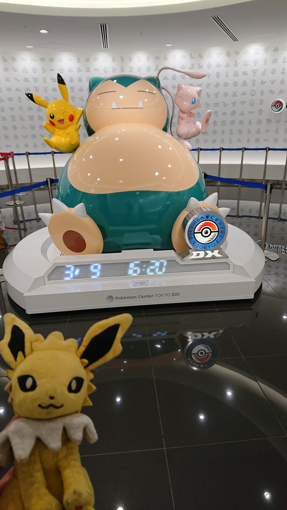 旅するサンダース 東京都中央区日本橋 ポケモンセンター トウキョーdx 超久しぶりの日本橋のポケモンセンター やはり人は少なかったですが よく考えたらコロナ関係なく人が少ないイメージです サンダースグッズ買いました ダースと来た T Co