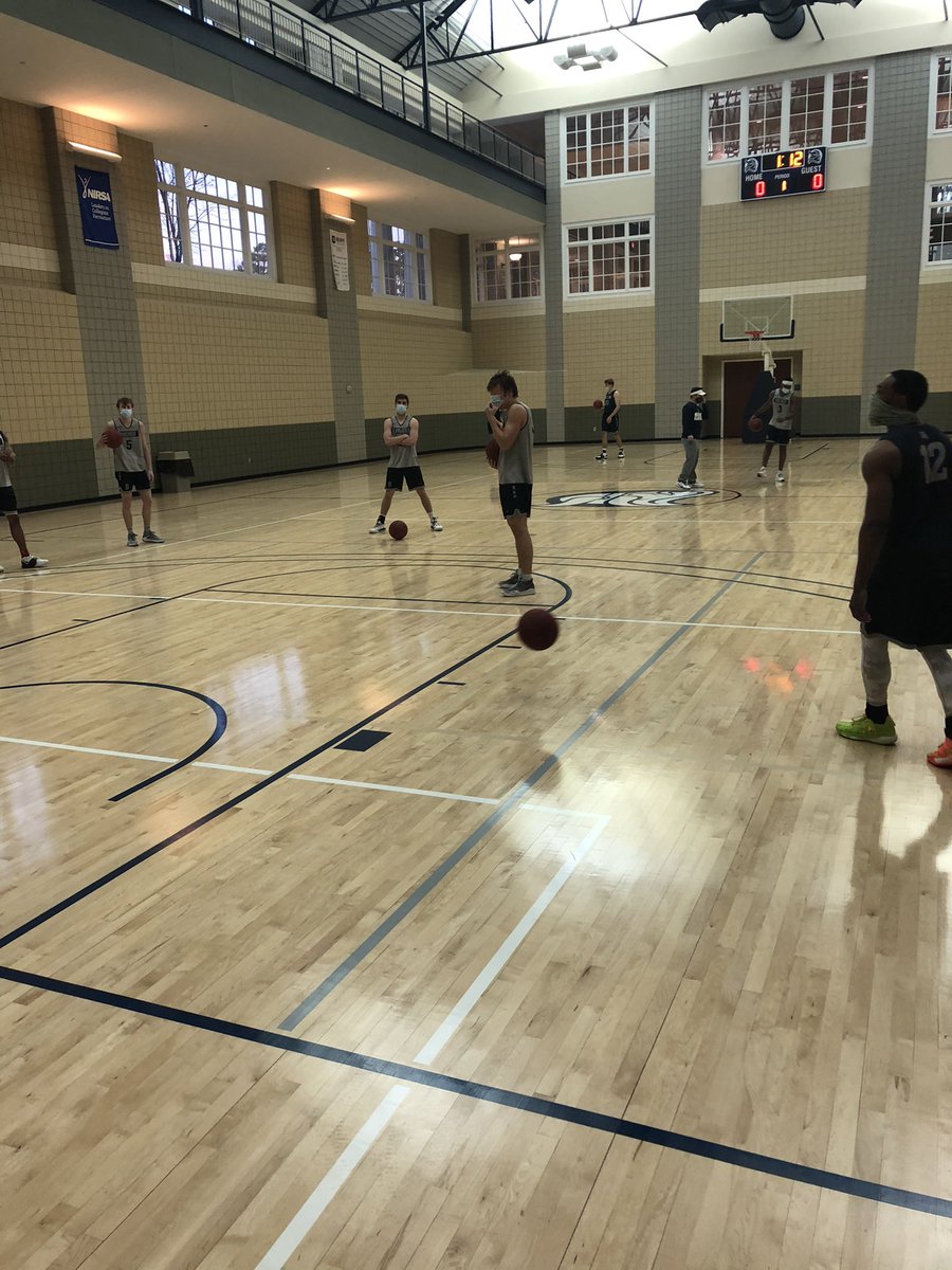 BerryMBB_'s tweet photo. Where else would you rather be? Tournament week! #WeAllRow https://t.co/80oDzCFmIA