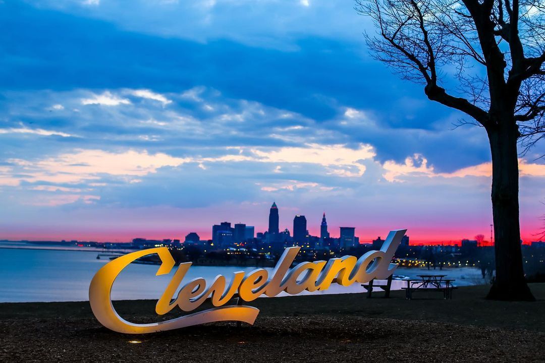 WEWS's tweet photo. Good morning, Cleveland! How stunning is this cotton candy sunrise?! 😍  
(Photo: Jay Kossman) https://t.co/15xqdwmOAw