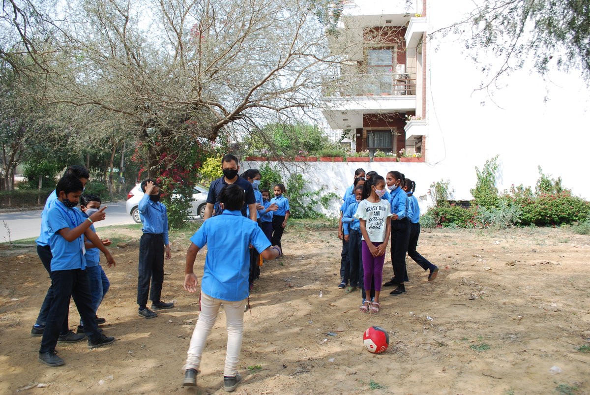 ProSportDev's tweet photo. We celebrated #InternationalWomensDay with our partners @PRIA_India &amp; @FoundationMf by organising sport based activities for girls &amp; boys at the Harijan Basti in Gurugram!

The fun games were thoroughly enjoyed, displaying the importance of being active in our daily lives! 🏈🏃‍♀️🏃‍♂️ https://t.co/MDaavCojF9