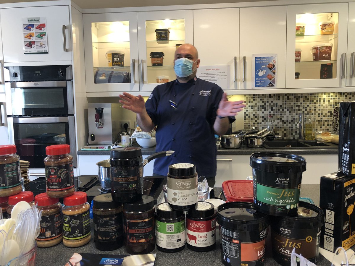 EssentiallyWild's tweet image. Chef @essentialhoward doing what he does best at @essentialcuisin