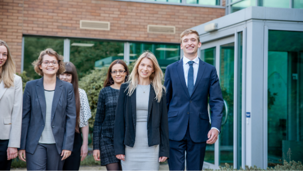 MichelmoresLaw's tweet photo. Trainee solicitor, Laura Tudor explains the day-to-day of a training seat in PPP &amp; Projects in her blog ➡️ https://t.co/2q3wO3yPcX #lawgraduate #trainingcontract https://t.co/nImuDOxkFC