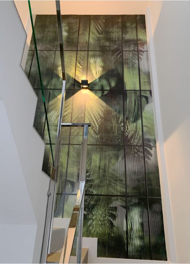 Alicia_Mesa's tweet photo. ANTES Y DESPUÉS de haber puesto papel pintado en las escaleras del proyecto Reverter. Nada que ver, ¿verdad?? Ha quedado precioso!!! 😍😍
https://t.co/LYtnSHuaXP

#AliciaMesa #interiorismo #Reformas #escaleras #escalerasbonitas #Decoración #papeldepared #Madrid https://t.co/UHV6dlX2Vy