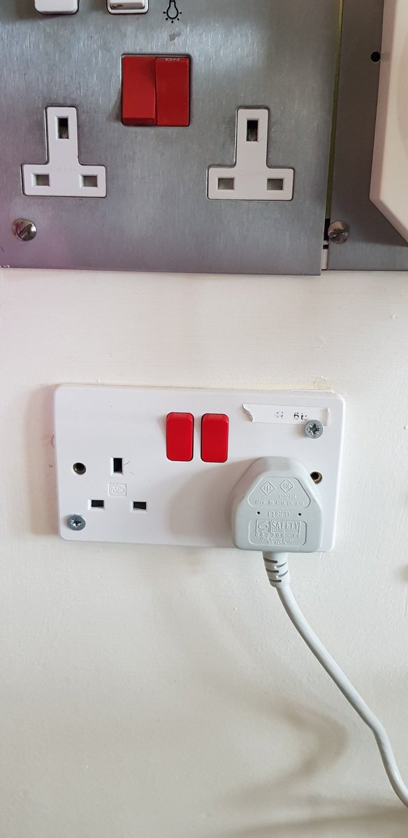 Know the NHS is battling through Covid,  but would anybody like to donate them a new socket 🙈
<a href="/Tomthespark/">Thomas Nagy</a>
