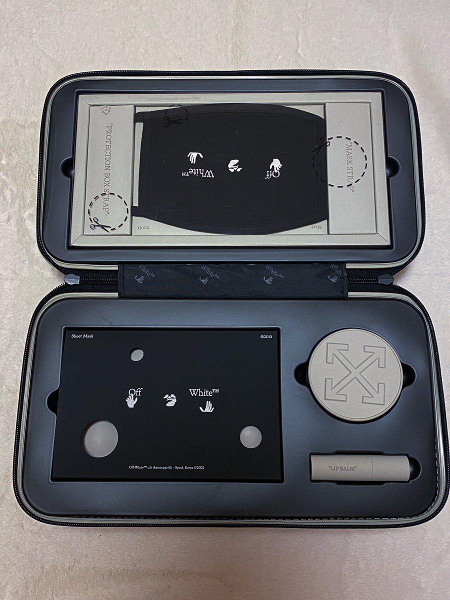 enonon122's tweet image. #Qoo10 様から
#OffWhite  ×AmorePacific コラボの　#PROTECTIONBOX を頂きました。
シックでお洒落なデザインで
・マスク&amp;amp;ストラップ
・シートマスク
・UVクッションパフ
・リップバーム
・コットンパフ　
が入っていてとても豪華…持っているだけで気分が上がります　#アモーレパシフィック　#PR