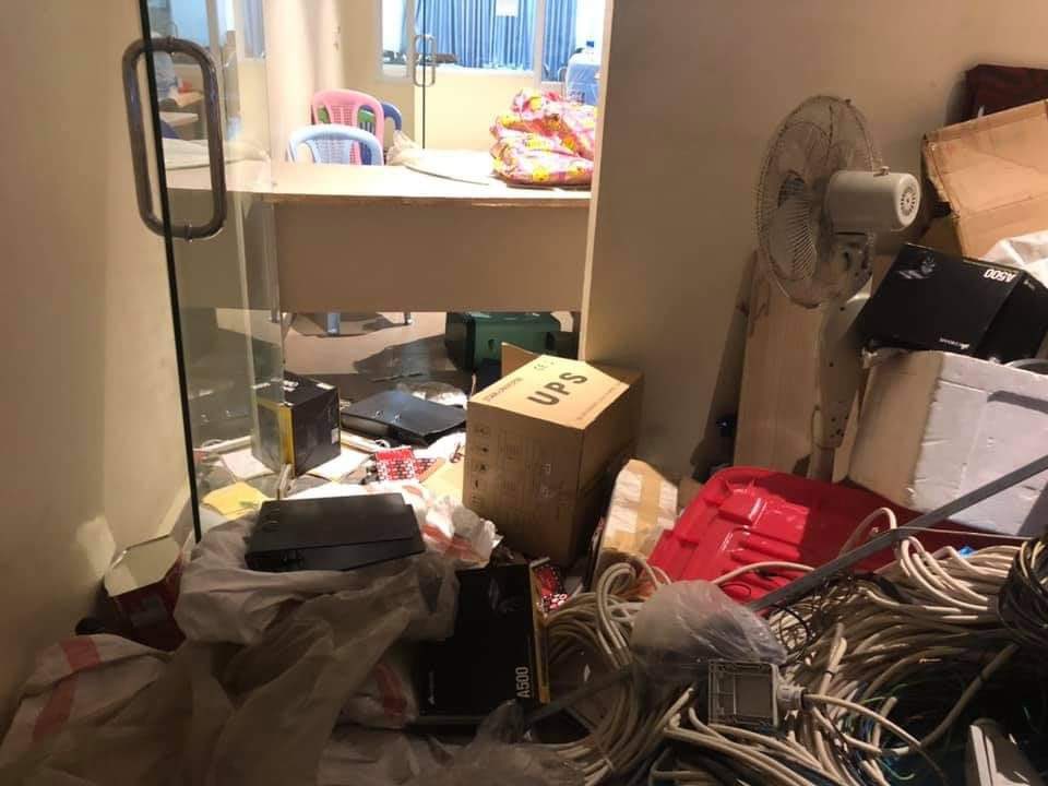 MilkTeaMM_MTAM's tweet photo. Mizzima is one of Myanmar Local Media that give daily updated news about real situation happening since Feb 1.Terrorists Group broke in &amp; violently destroyed the office of Mizzima Media which located in Star City Condo. 
RELEASE THE ARRESTED 
#WhatsHappeningInMyanmar
#Mar9Coup https://t.co/CX9EeG6dy0