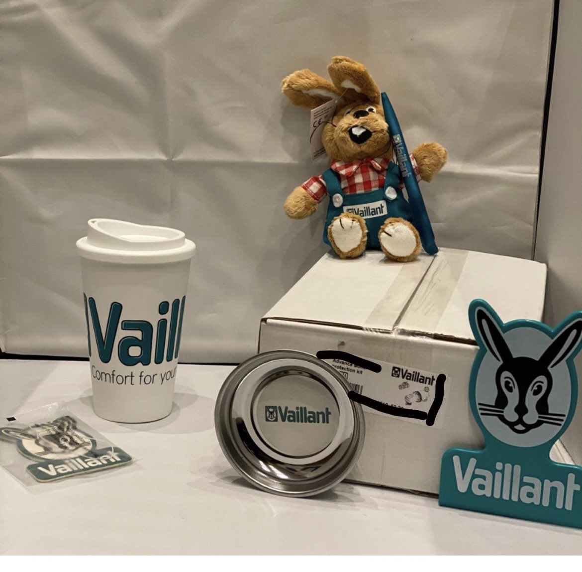 A10BoilerSpares's tweet photo. Come collect your free @vaillant.uk installers pack when purchasing the Vaillant Pure bundle! 
~ Boiler/flue/magnetic filter
~ 10 years warranty for Advance installers 
~ £50 cash back 

All condensed into one great price!! https://t.co/7qAslUUqOX