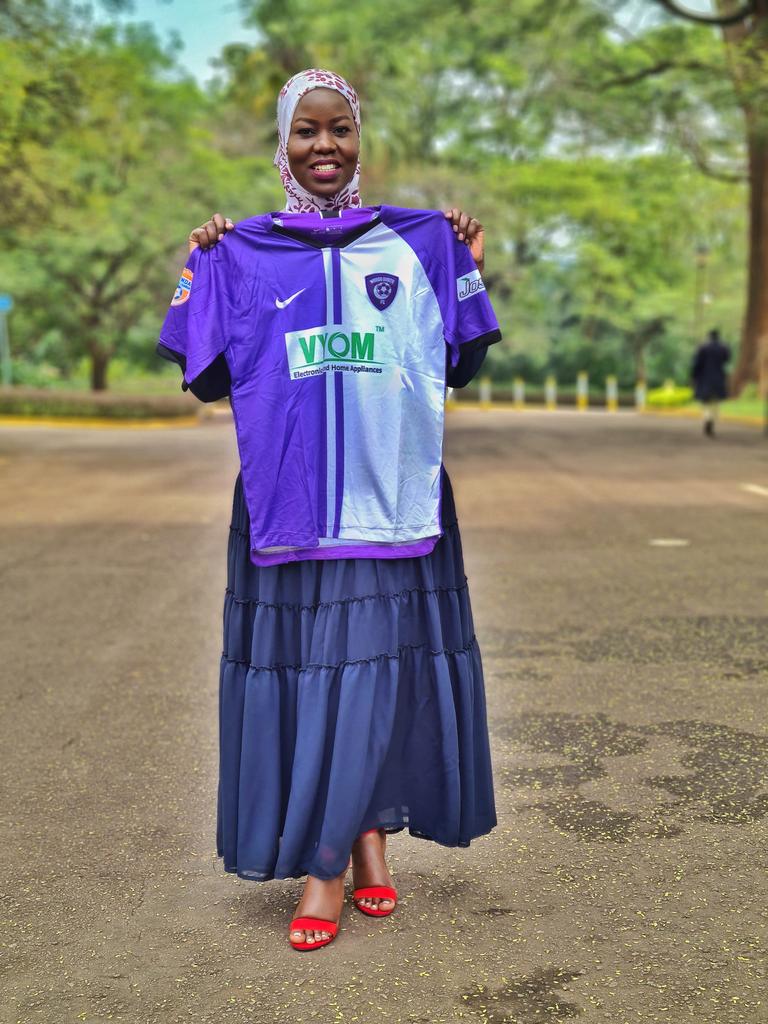 WakisoGiantsFC's tweet photo. A proud Purple Shark in @fsnakazibwe displays her 2020/21 home kit
#PrideOfWakiso
#WeArePurpleSharks
#Vyom #Motorol #WardwizardInnovationsUg https://t.co/WlLaHtkq0W