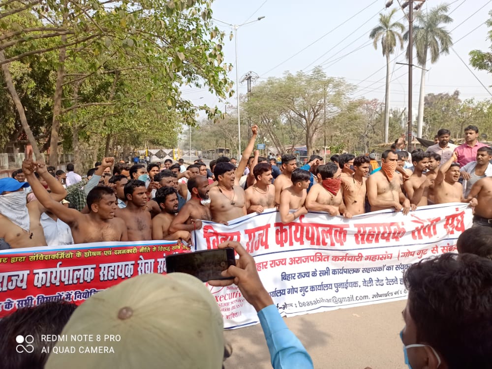 BeasaBiharexe's tweet image. माननीय मुख्यमंत्री जी एवं बीपीएसएम के आला अधिकारियों से यह निवेदन है कि आज आप जिस डिजिटल इंडिया की बात करते हैं पूरे भारत में वाहवाही लूट रहे हैं एवं जनता से जुड़े जो भी कार्य हो रहे हैं वह सब कार्यपालक सहायक के कंधों पर है
@NitishKumar @PMOIndia @narendramodi @News18Bihar