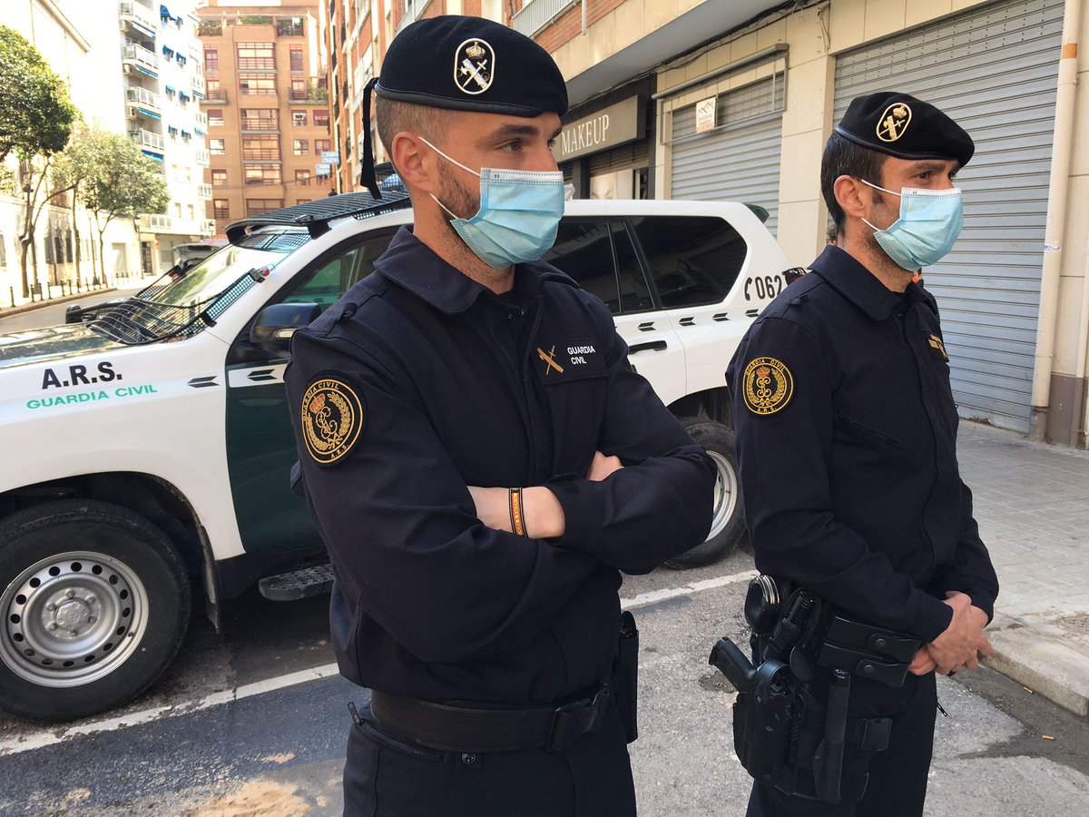Mártir Anciano espalda Guardia Civil 🇪🇸 on Twitter: "#MuyGrandes🎖️🎖️ Los vecinos que redujeron ayer a un maltratador en Massamagrell cuando apuñalaba a su ex-pareja en la calle Damián y Francisco, guardias civiles del GRS de # Mártir Anciano espalda Guardia Civil 🇪🇸 on Twitter: "#MuyGrandes🎖️🎖️ Los vecinos que redujeron ayer a un maltratador en Massamagrell cuando apuñalaba a su ex-pareja en la calle Damián y Francisco, guardias civiles del GRS de #