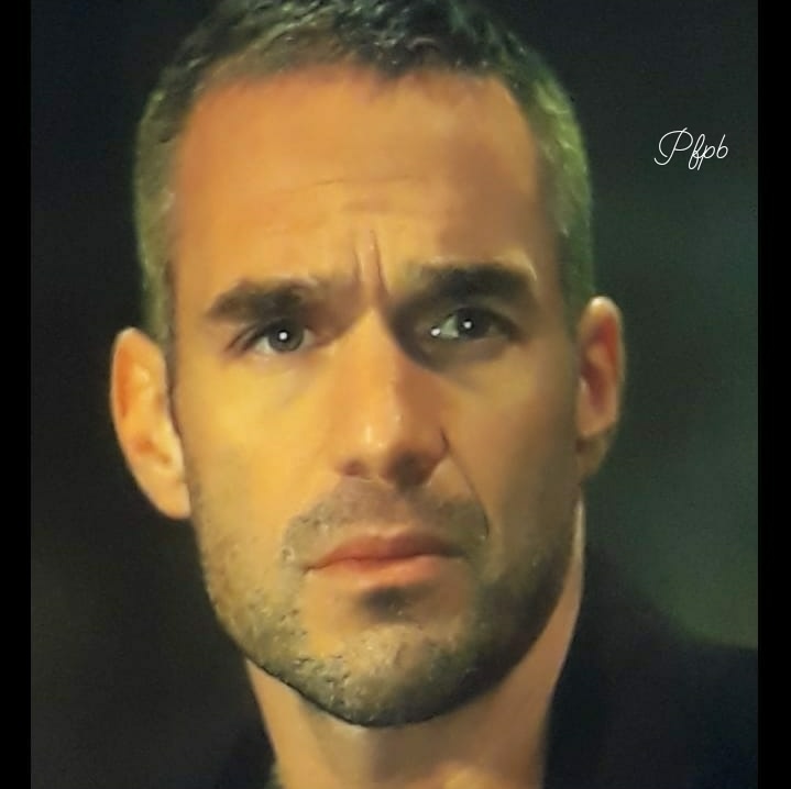 Francoislydie2's tweet photo. Beau souvenir #profilage4 @PhilippeBas 💫💌 #commandant Rocher #dpj
Une façon la plus simple de rester heureux est d'accepter,et de laisser partir toutes les choses qui nous rendent tristes,sans les oublier,pour continuer notre chemin...🙏🙏
#citation
#acteur #lemeilleur https://t.co/fFmKt6JLJj
