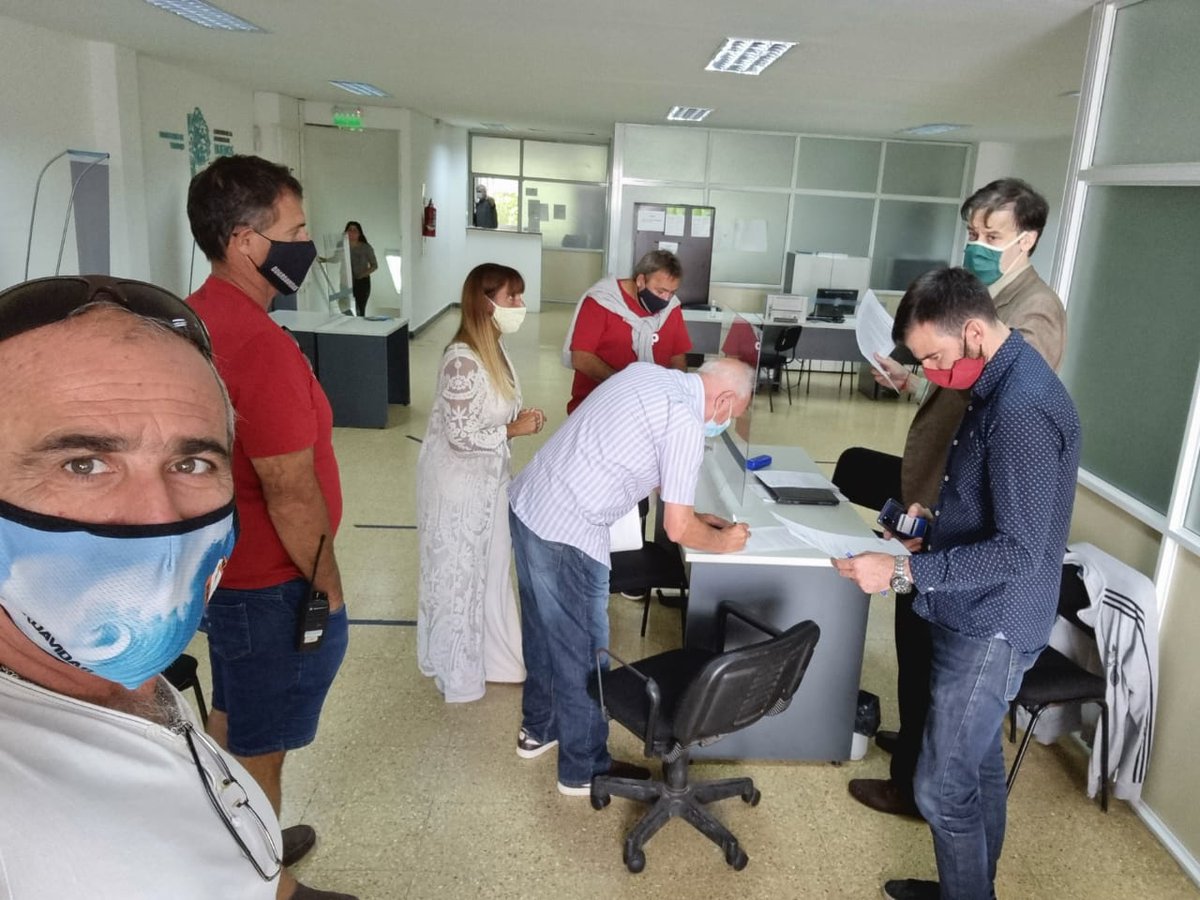 guardavidasmdp's tweet photo. El @ministeriodetrabajo dio  su ultima advertencia a la empresa para presentar los items adeudados y la bancarizacion de sus trabajadores.
Pedido que fue realizado oportunamente por el Sindicato de Guardavidas y Afines. La empresa se comprometios cumplirlos para mañana miercoles. https://t.co/Gl8c5wlRmD