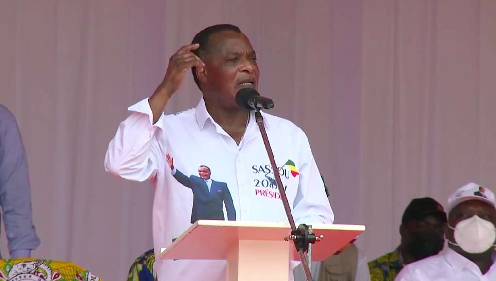 Le Président a rappelé l’importance des travaux de municipalisation accélérée accomplis entre 2019 et 2021, et ceux en cours. Et il a souligné l’importance des travaux routiers sur la vie économique de #Sibiti particulièrement.  👉 bit.ly/3buuA0N

#DSN2021
#Team242