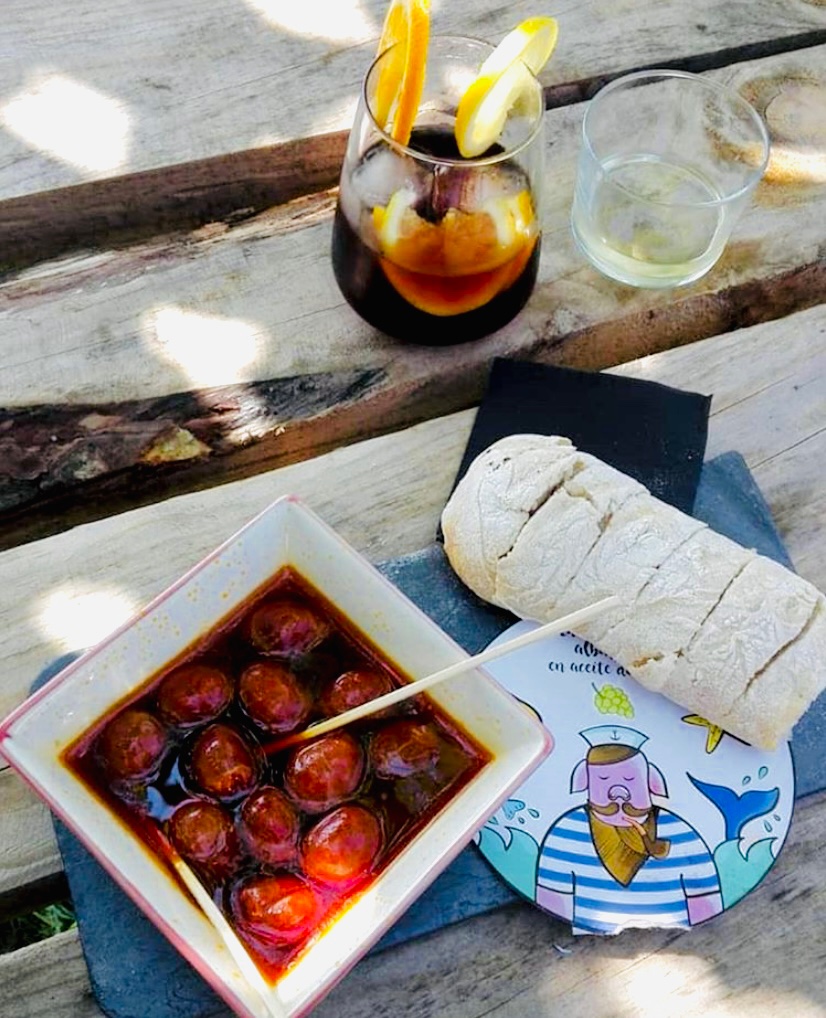 swiss_spain's tweet photo. L’HEURE DE L’APÉRO
Une idée, très vite faite pour vos apéros avec ces boîtes de conserves de chorizos au vin Albariño... Rien de plus simple mais un plaisir à picorer, pour un apéritif improvisé ...
#aperotime #apéro #lheuredugouter #lheure #lheuredeapertif #lheuredelapéro https://t.co/IE3W1D1KqO
