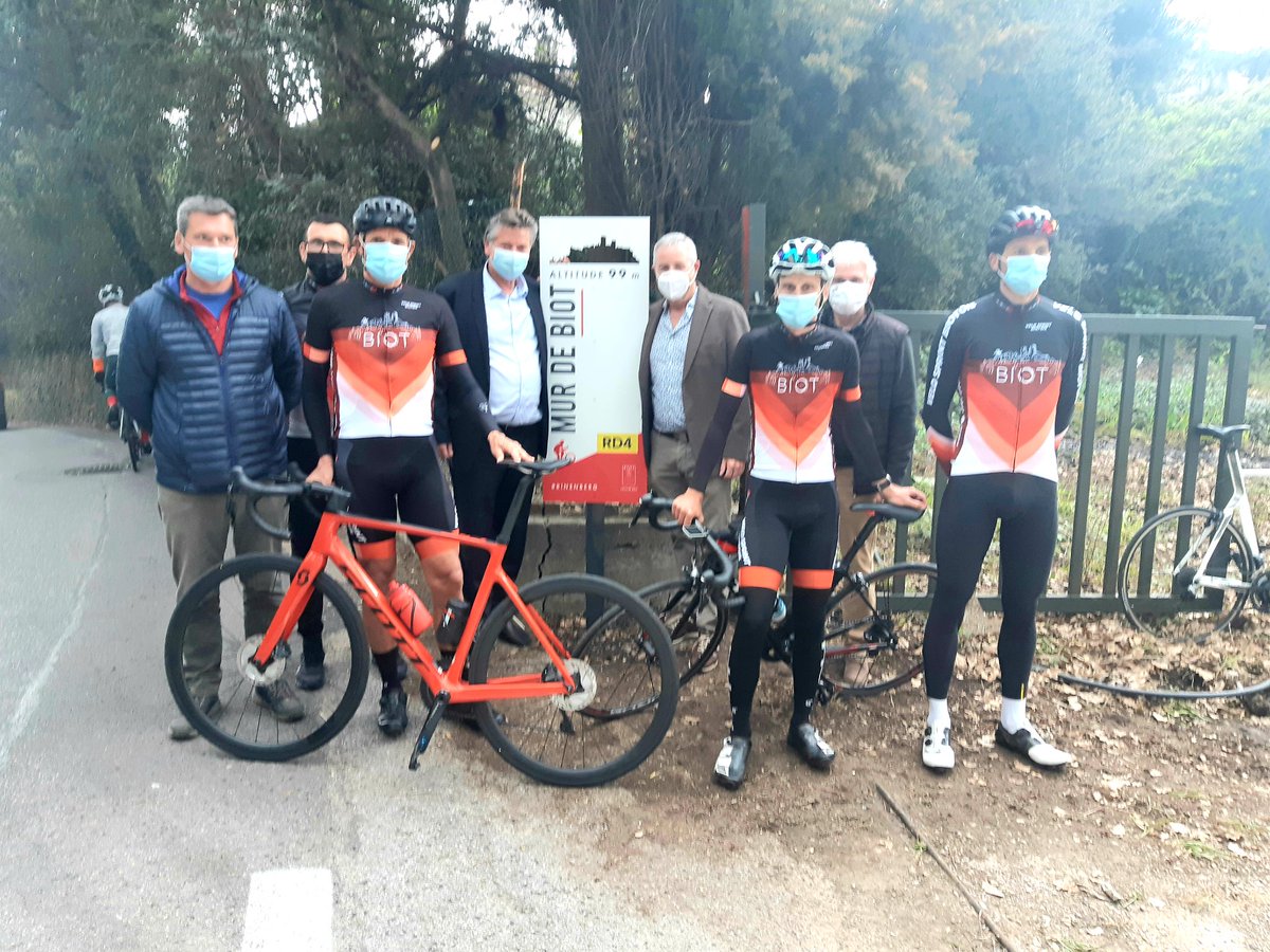 JPDERMIT's tweet image. Inauguration du Mur de Biot à 3 jours de l'arrivée de la 6ème étape de Paris-Nice en présence de Stephen Roche et du VELO Sprint Biotois .
Ça roule à Biot ! #rinenberg