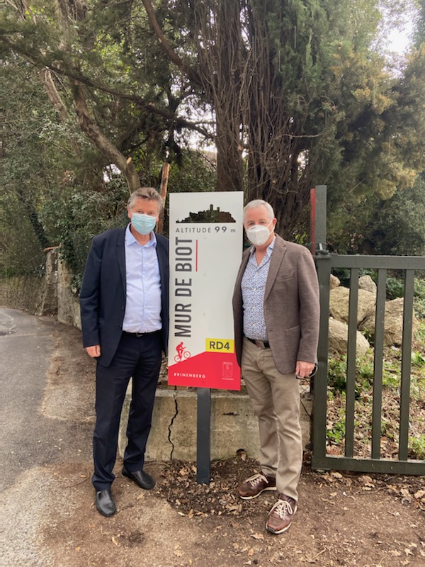 Inauguration du Mur de Biot à 3 jours de l'arrivée de la 6ème étape de Paris-Nice en présence de Stephen Roche et du VELO Sprint Biotois .
Ça roule à Biot ! #rinenberg
