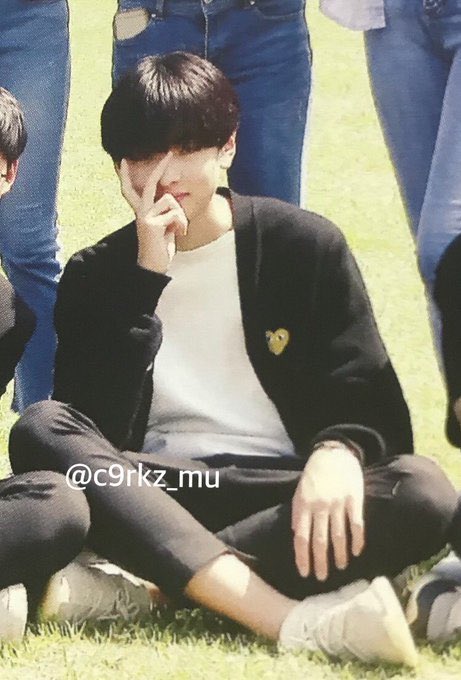zizon0's tweet photo. 뮤 과사 모음  ^_^ #뮤 #서경민 https://t.co/UmjiShacYh