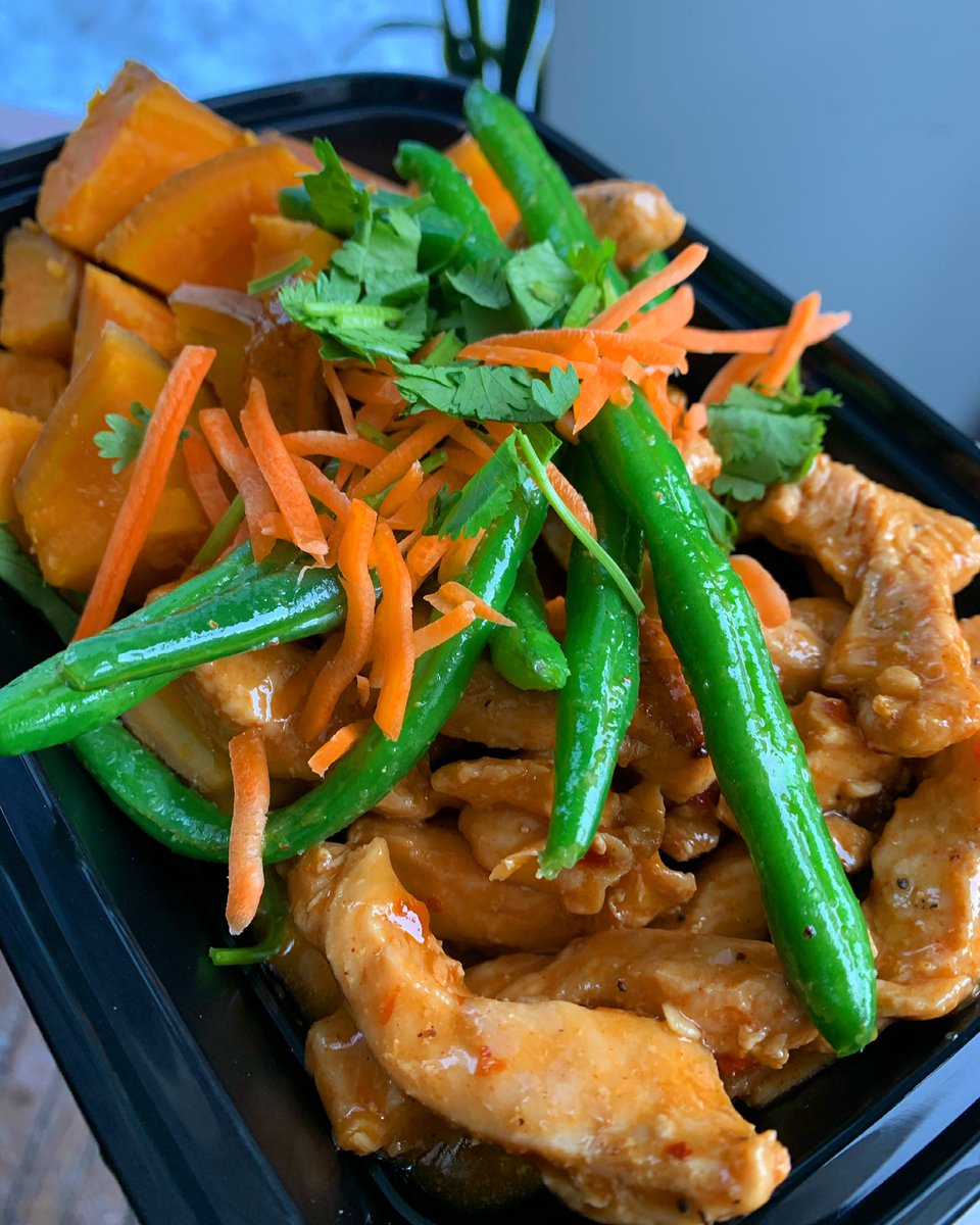 PrepValley's tweet image. Sweet Chili Chicken Bowls 🌶 sweet potatoes, sweet chili chicken and green beans for a complete + balanced meal 💪🏼 new menus for next week are posted online at valleyprep.net 🌱