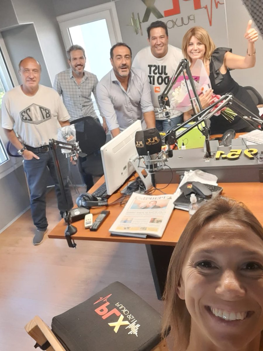 turconahum's tweet photo. Qué lindo se pone esto! arrancó con todo #ModoFabiana en @PLXPulxo951 Un lujo trabajar con Fabiana y la grosa @julieta_daniele Gracias @HDominguez_ x abrir la puerta y la banca de @mbergero @elpepereyna @gavrielsilva @mesadelfutbolok @nardoescanilla @ftolchinsky A las 16 vengan! https://t.co/hxILeRNe8o