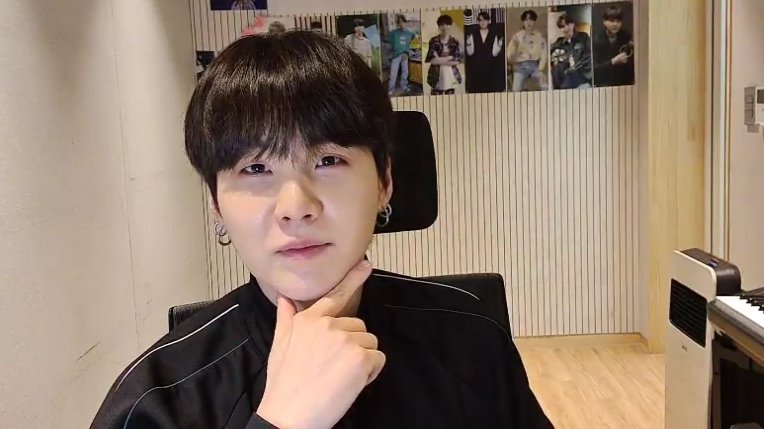 listenmyheart97's tweet photo. Happy Birthday Yoongi 🎂
#SUGADAY
#윤기의윤기나는생일축하해
#HappySUGADay
#HappyBirthdaySUGA
#OurGrammySinger
#OurMultiTalentYoongi
#SugaBehindTelepathy
#HappyBirthdayYoongi
#KingYoongiDay
#OurFirstLoveSUGA
#OurGeniusMinPD
#YoongiOurHome https://t.co/gEs4bognVZ