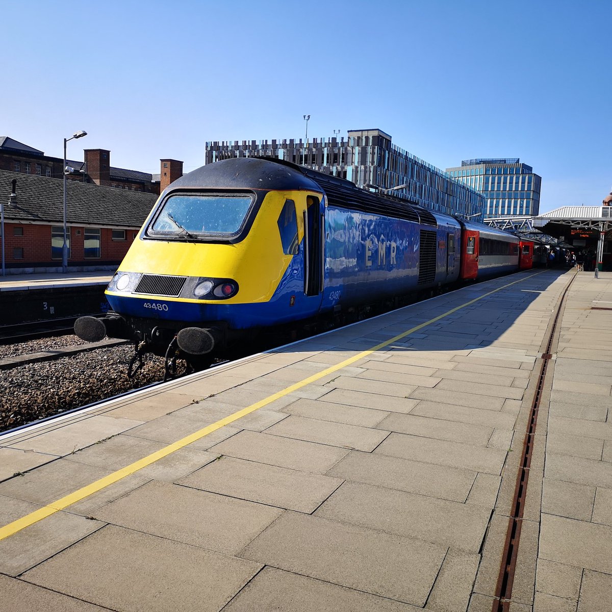 DownOnTheStour's tweet photo. Joining in on #hsttuesday with some Angel Action! Consigned to the heavens now (aka Willesden and Eastleigh)
#hstarchives #class43 #bufferhst #intercity125 #eastmidlandsrailway #ukrailways #trainsuk #britishrail #highspeedtrain #railway #trains https://t.co/xDIbyCiliZ