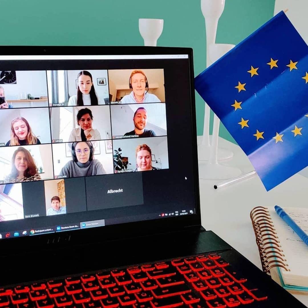 visit_EP's tweet photo. Online EP Talks are a great way to deepen your knowledge about the power and role of the European Parliament with a 60-minute Q&A session adapted to your group’s interests 🇪🇺👉 https://t.co/KbGZ3qwN4e
#EPtalks #EPhemicycle #visitEP #EuropeanParliament https://t.co/4v591OH8Ei