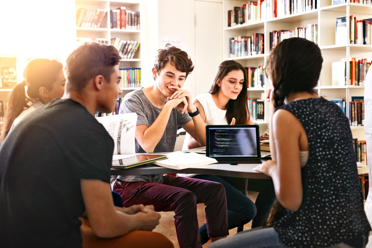 Oracle_France's tweet image. ⏪Retour sur l'initiative Passerelle Ecole-Entreprise par les équipes #OracleWomenLeadership aux collégiens de @VilleColombes
Les élèves ont pu découvrir :
👉Nos différents métiers
👉Notre #innovation lab
👉Les ateliers #Coding4Girls
💥À lire blogs.oracle.com/oracle-france/…